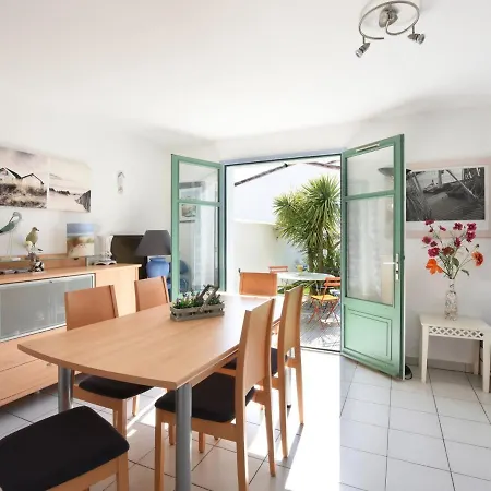 Дом отдыха Maison La Couarde-sur-mer, 6 Pieces, 6 Personnes - Fr-1-258-3