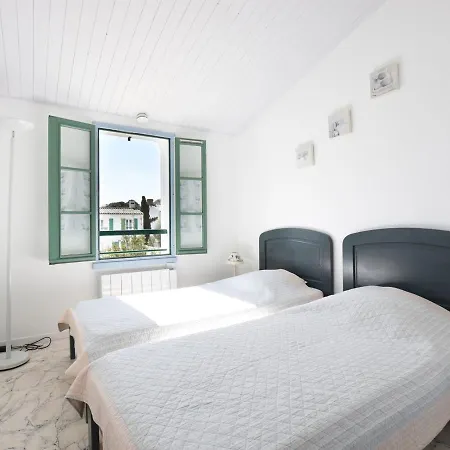 Дом отдыха Maison La Couarde-sur-mer, 6 Pieces, 6 Personnes - Fr-1-258-3 *