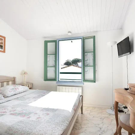 Дом отдыха Maison La Couarde-sur-mer, 6 Pieces, 6 Personnes - Fr-1-258-3